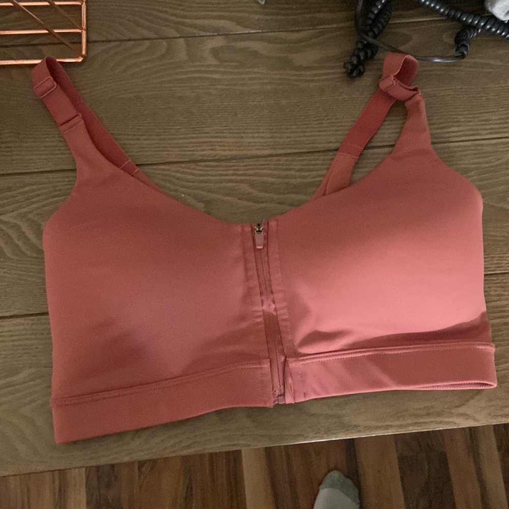 34d never worn sports bra front zip